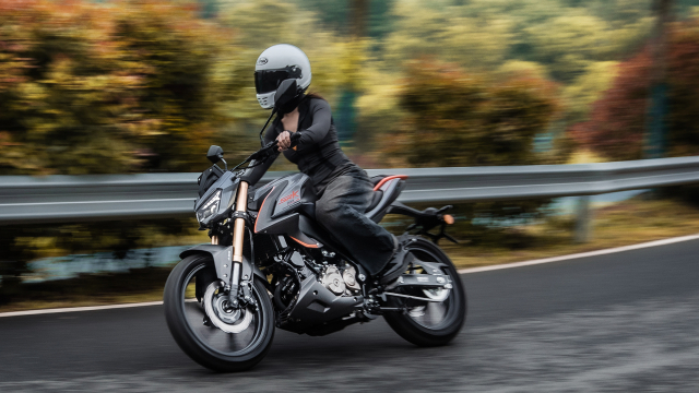 QJMotor SRK 125 S Nakedbike 125cc moi toanh cho anh em yeu toc do va phong cach - 9