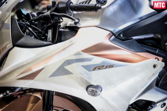 Qua an tuong voi Yamaha R15 V4 2025 phien ban Pink Rose Gold cuc cuon va kha di