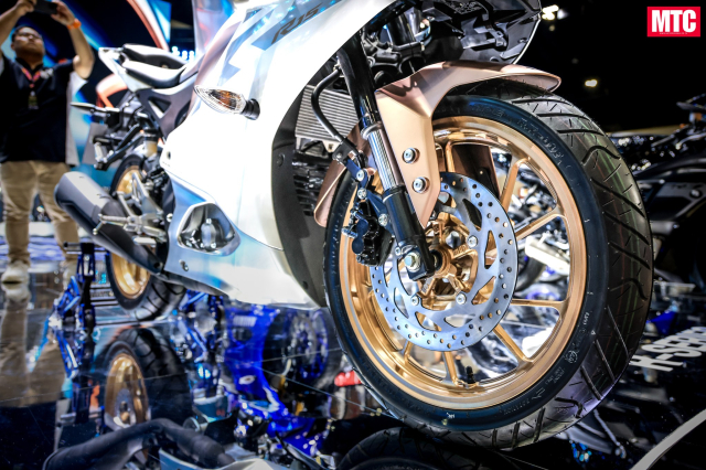 Qua an tuong voi Yamaha R15 V4 2025 phien ban Pink Rose Gold cuc cuon va kha di - 6