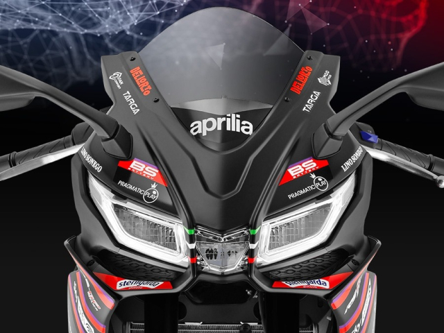 Ra mat Aprilia RS 125 GP Replica Mang truong dua ve sat vach voi duong pho