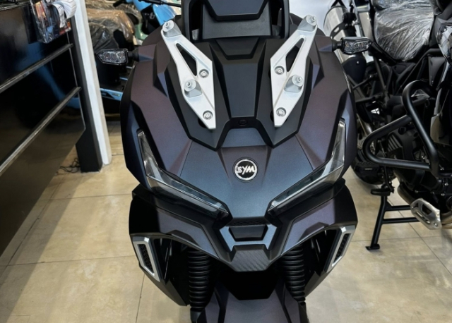 SYM Husky ADV 150 Special Edition 2025 trinh lang voi gia ban hon 60 trieu Dong