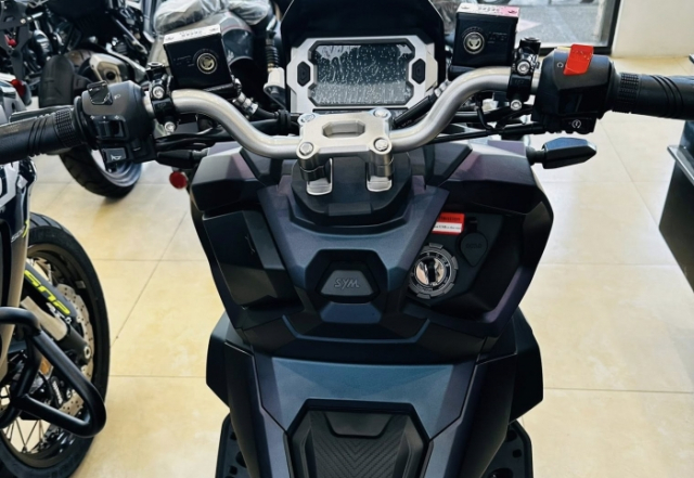 SYM Husky ADV 150 Special Edition 2025 trinh lang voi gia ban hon 60 trieu Dong - 5