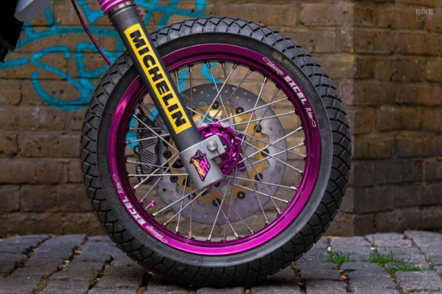 Urban Guerrilla SM450 Giac mo dien ro tuoi tre cua Sticky tren noc doc Punks Peak - 7