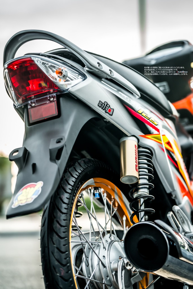 Wave 125 do tone cam bac Chien ma duong pho voi dan do choi hang hieu chat ngat - 24