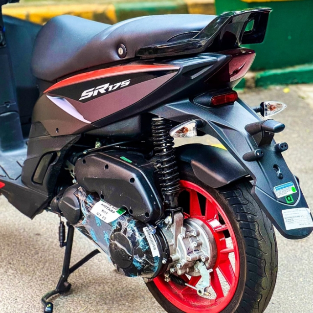 Aprilia SR175 vua ra mat de thay the cho SR160 voi nhieu nang cap thu vi - 4