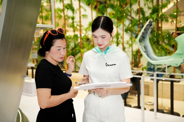 Ghe GALLERIA DARTE noi nghe thuat phong cach song va Vespa hoa quyen - 10