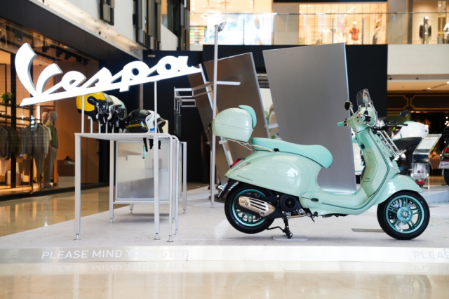 Ghe GALLERIA DARTE noi nghe thuat phong cach song va Vespa hoa quyen - 12