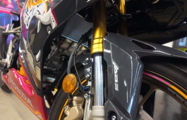 Hinh anh thuc te cua Honda CBR150R 2025 Phien ban Cop Manh thu duong pho gioi han chi 250 chiec - 7