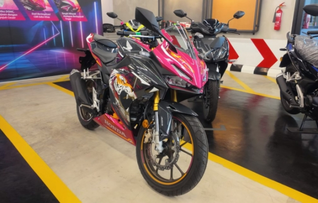 Hinh anh thuc te cua Honda CBR150R 2025 Phien ban Cop Manh thu duong pho gioi han chi 250 chiec - 9