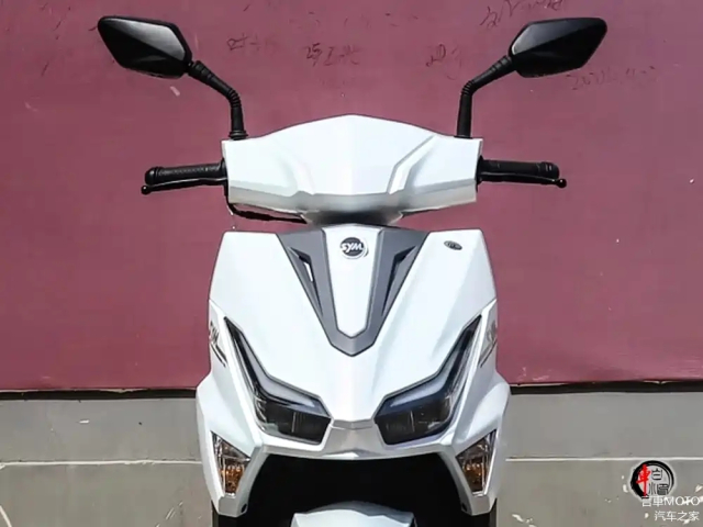 Hinh anh thuc te cua SYM SHEX125 doi thu nang ky Honda LEAD co gia ban chi khoang 35 trieu Dong