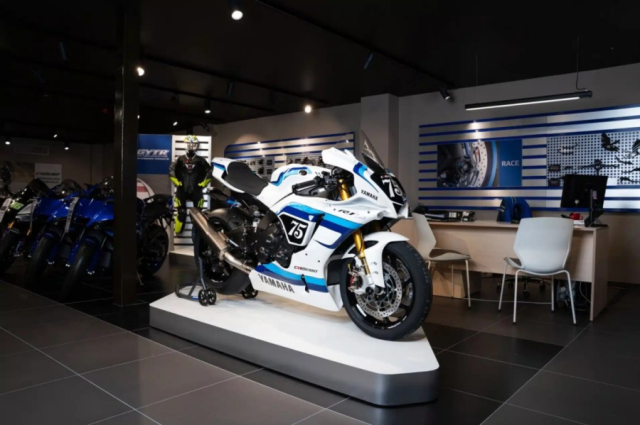 Khi qua khu hoi ngo tuong lai qua hai ban do dac biet Yamaha R1 va XSR90 - 4