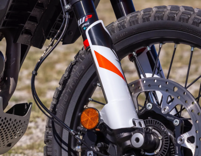 KTM 390 Adventure R 2025 Phan khoi nho nhung suc manh chang nho chut nao - 17