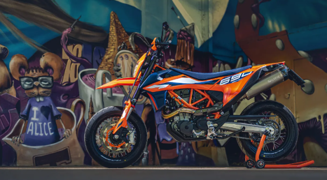 KTM 690 va Husqvarna 701 chuan bi tro lai ban cap nhat 2026 he lo nhung thay doi dang chu y