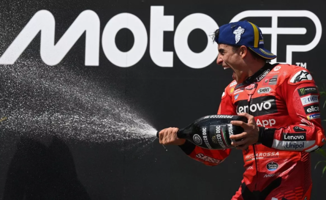 Marc Marquez 2025 Khi Ga dien da tro lai va con loi hai hon xua