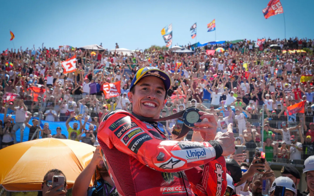 Marc Marquez va Fabio Quartararo Khi hai ngon lua khong chiu lui tan - 4