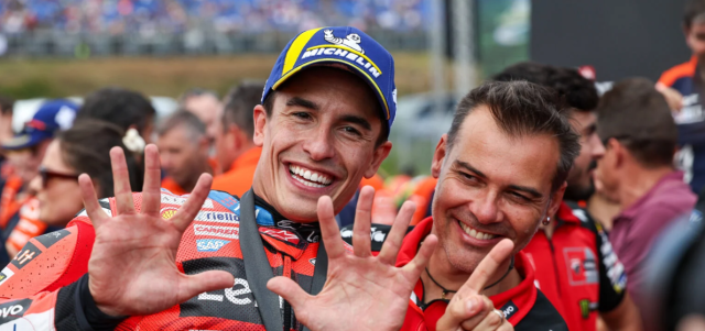 Marc Marquez va hanh trinh pha ky luc Mot mua giai khong the tin noi dang cho cai ket hoan hao