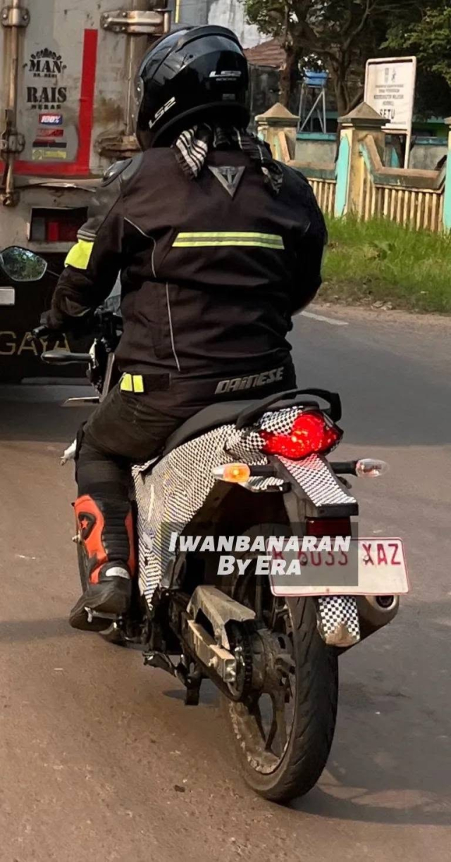 Nhung hinh anh dau tien cua Suzuki Satria 150 All New lo dien khi dang chay thu nghiem - 5