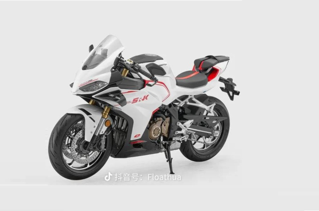 QJMOTOR SRK400R Mau sportbike 4 may vua mieng cho anh em me toc do