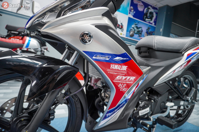 Qua bat ngo Phien ban duong dua Yamaha LC135 Fi Red Racer vua cap ben thi truong Viet Nam