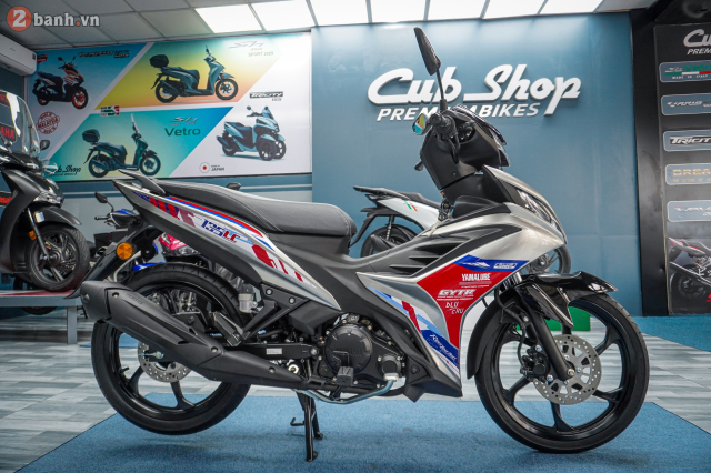 Qua bat ngo Phien ban duong dua Yamaha LC135 Fi Red Racer vua cap ben thi truong Viet Nam - 4