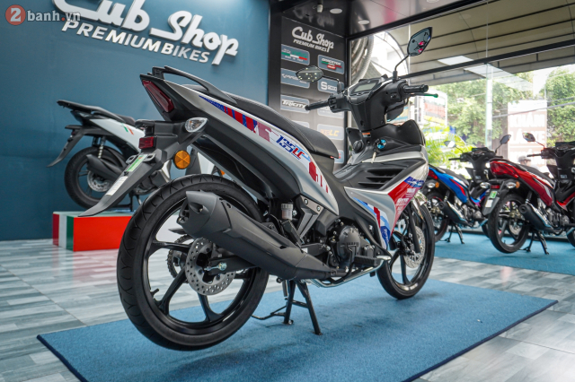 Qua bat ngo Phien ban duong dua Yamaha LC135 Fi Red Racer vua cap ben thi truong Viet Nam - 19