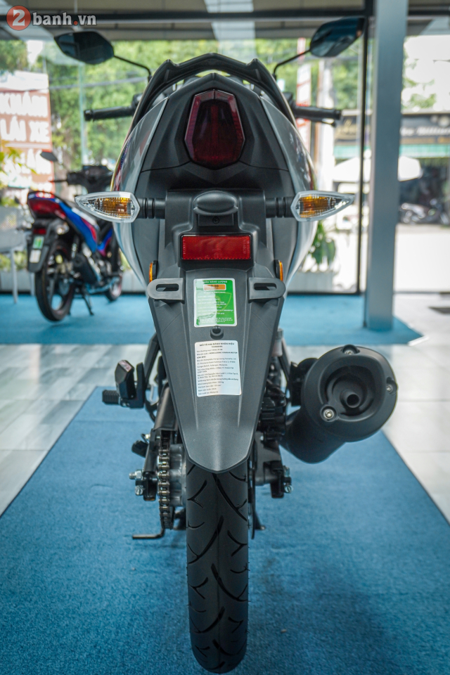 Qua bat ngo Phien ban duong dua Yamaha LC135 Fi Red Racer vua cap ben thi truong Viet Nam - 33