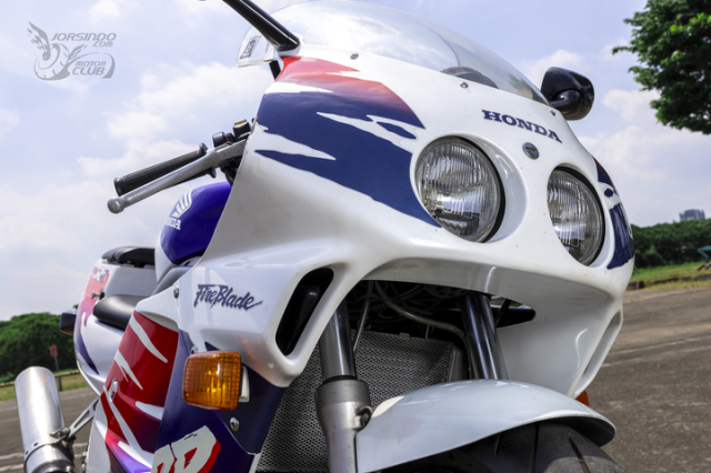 Soi ve qua khu Kham pha dong co Honda CBR250RR MC22 hon 20000 vongphut tuong duong xe dua F1 - 12