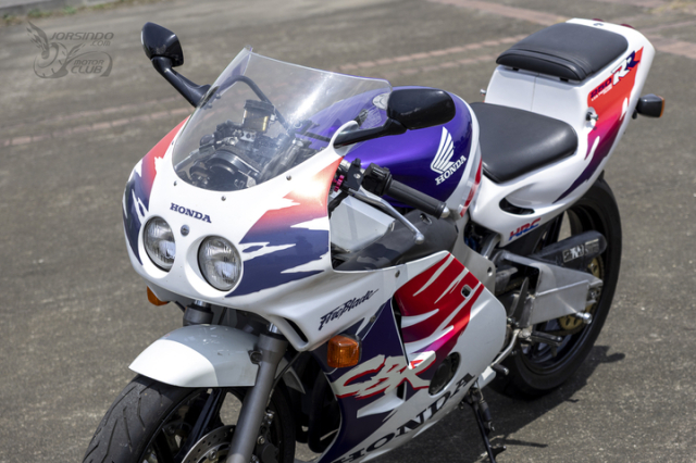 Soi ve qua khu Kham pha dong co Honda CBR250RR MC22 hon 20000 vongphut tuong duong xe dua F1 - 23