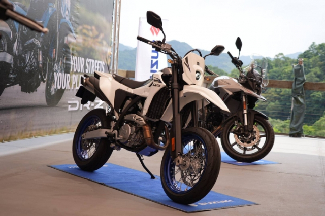 Suzuki DRZ4SM 2025 Huyen thoai Supermoto tai xuat chat nhu ngay nao