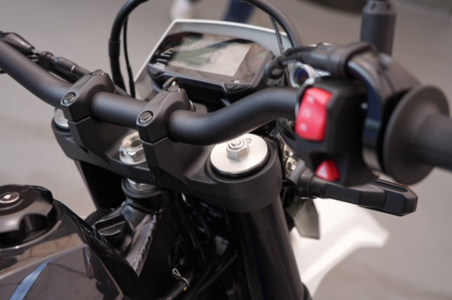 Suzuki DRZ4SM 2025 Huyen thoai Supermoto tai xuat chat nhu ngay nao - 4