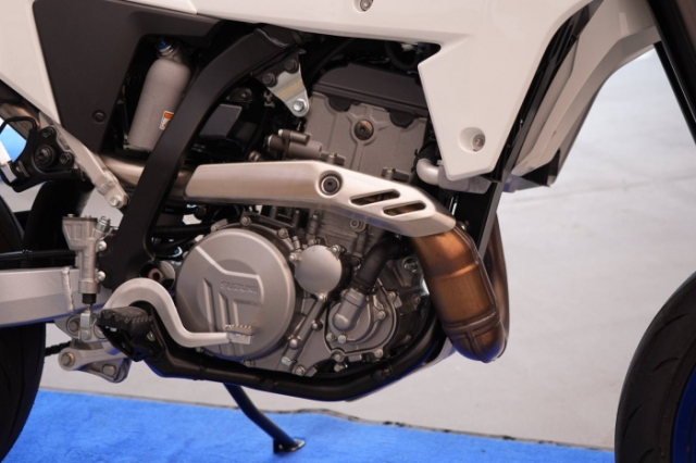 Suzuki DRZ4SM 2025 Huyen thoai Supermoto tai xuat chat nhu ngay nao - 7