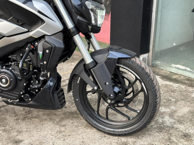 Tim hieu Dominar 250 2025 vua ra mat ben An co gia ban con re hon ca Exciter 155 o nuoc ta - 4