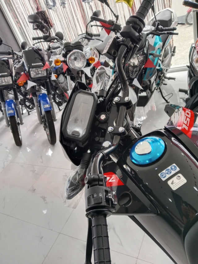 Tin don Honda XR150L 2025 dang tren duong ve Viet Nam de canh tranh voi Yamaha WR155 - 4