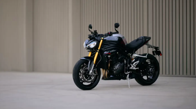 Triumph Speed Triple 1200 RS 2025 Chien ma hoang da da thuan hoa nhung khong he mat di ban chat