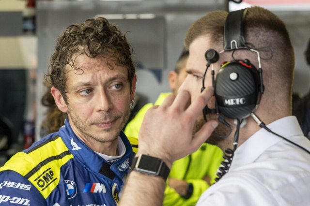 Valentino Rossi va hieu ung tan vo tai British GP 2025 Khi con so khong biet noi doi - 4