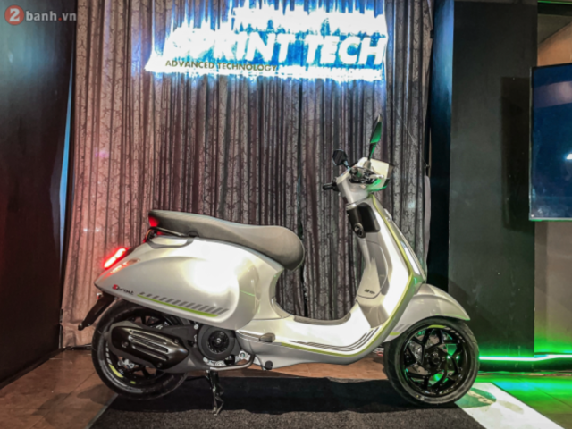 Vespa Sprint Tech Co gi xin so ma gia chenh lech toi hon 15 trieu dong so voi ban tieu chuan