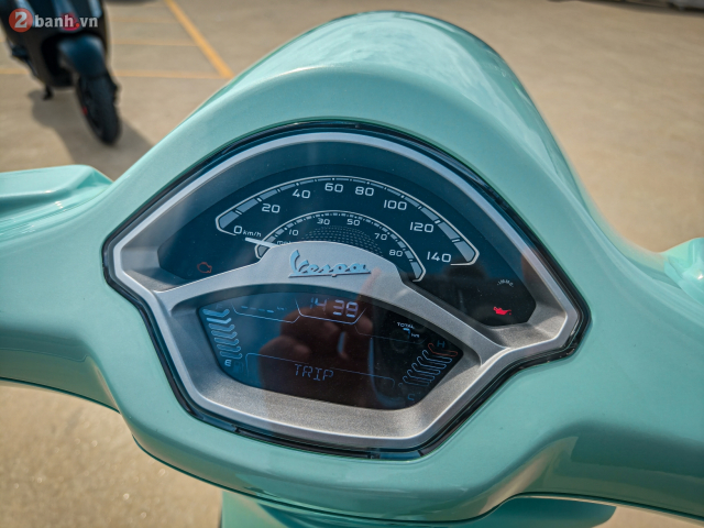 Vespa Sprint Tech Co gi xin so ma gia chenh lech toi hon 15 trieu dong so voi ban tieu chuan - 4