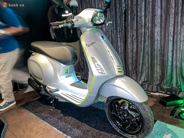 Vespa Sprint Tech Co gi xin so ma gia chenh lech toi hon 15 trieu dong so voi ban tieu chuan - 7