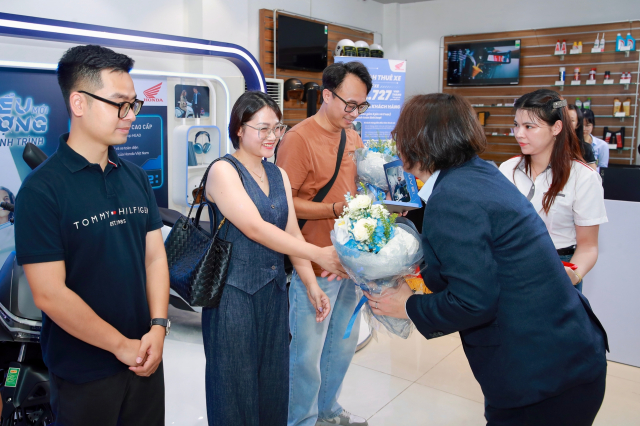 Xe may dien cao cap Honda CUV e chinh thuc ban giao den nhung khach hang dau tien - 10