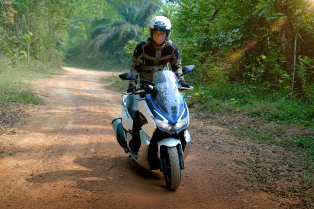 Xuat hien doi thu moi cua Honda ADV350 vua ra mat o Malay voi gia ban chi 128 trieu Dong - 10