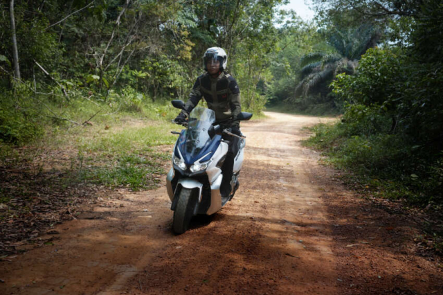 Xuat hien doi thu moi cua Honda ADV350 vua ra mat o Malay voi gia ban chi 128 trieu Dong - 23