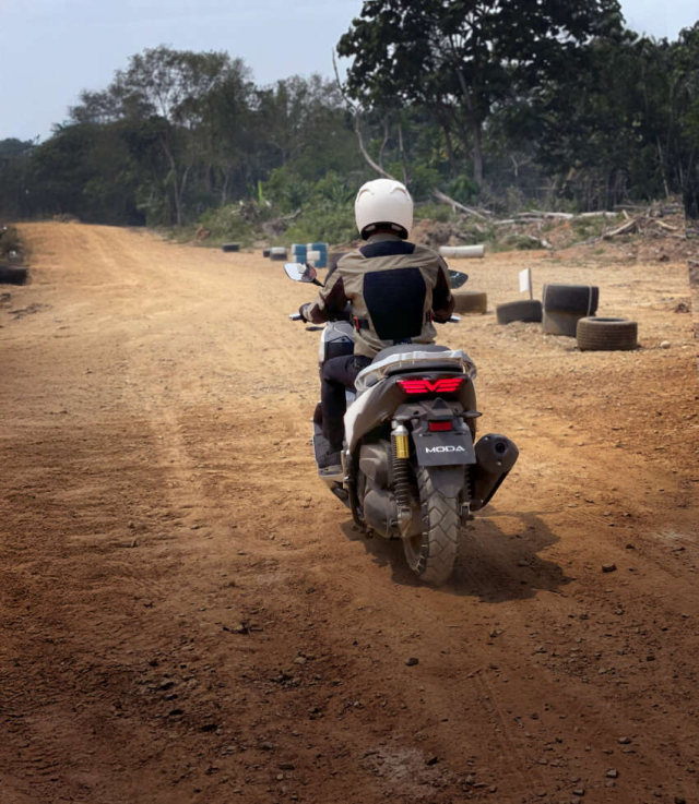 Xuat hien doi thu moi cua Honda ADV350 vua ra mat o Malay voi gia ban chi 128 trieu Dong - 24