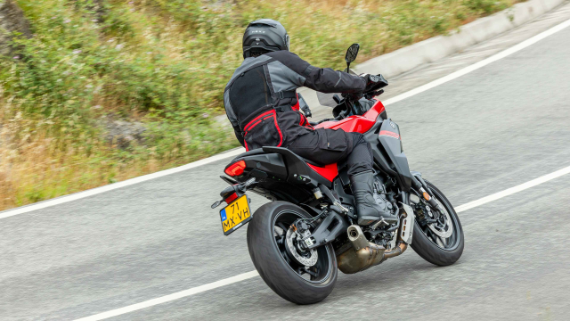 Yamaha Tracer 7 7 GT 2025 Ke dong hanh tinh te cho nhung tam hon dam me dich chuyen - 19