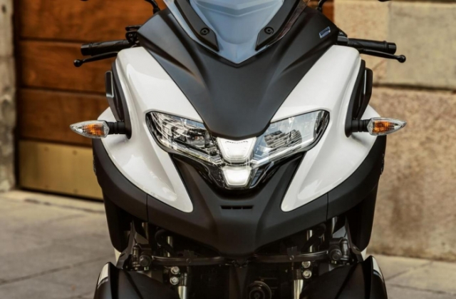 Yamaha Tricity 300 ABS 2025 trinh lang Thiet ke la mat gia ngang ngua Honda SH350i tai Viet Nam