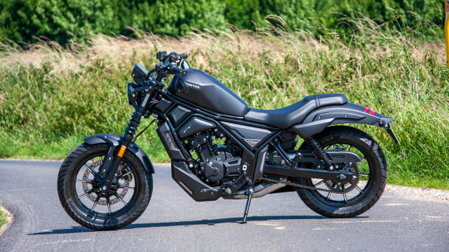 Zontes 125 C2 Lan gio cruiser moi cho anh em dam me phong cach co dien - 10