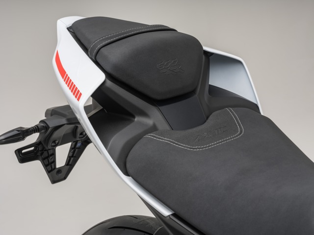 ZXMoto 500 RR Lan gio moi trong phan khuc Sportbike 4 xylanh tam trung - 8