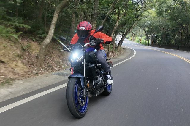 Danh gia Yamaha MT07 2025 Nguoi ban duong nang cap toan dien voi YAMT tu dong