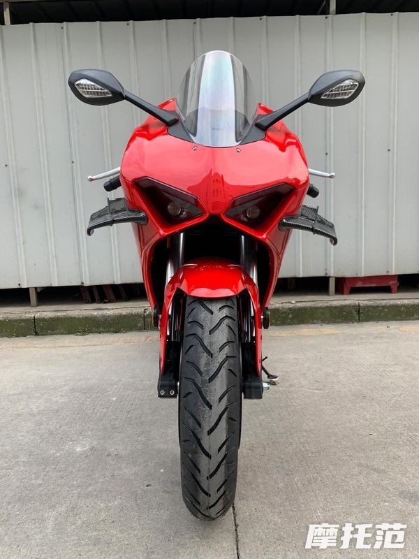 Dau dau voi chiec Ducati Panigale V4 phien ban Phake den tu Hercules - 5