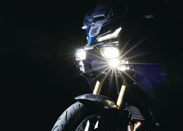 Den pha LED Matrix tren Yamaha Tracer 9GT Khi anh sang biet suy nghi