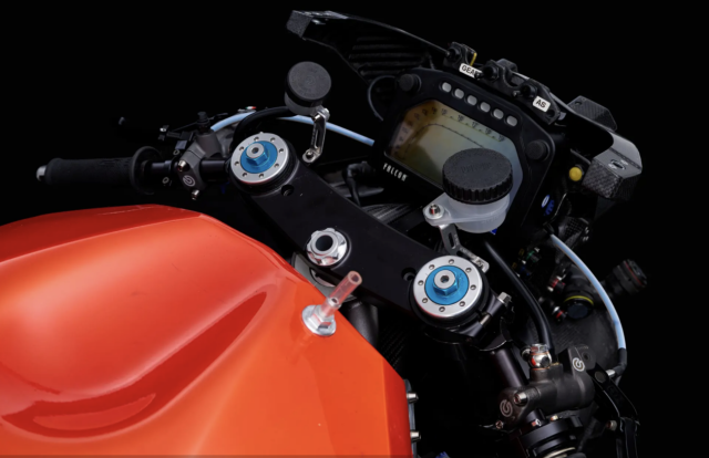 Ducati Desmosedici GP08 Bau vat gan lien voi huyen thoai Nicky Hayden sap len san dau gia - 4
